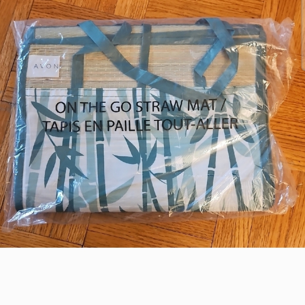 Fold Up Yoga / Beach Straw Mat. New - Picture 4 of 4
